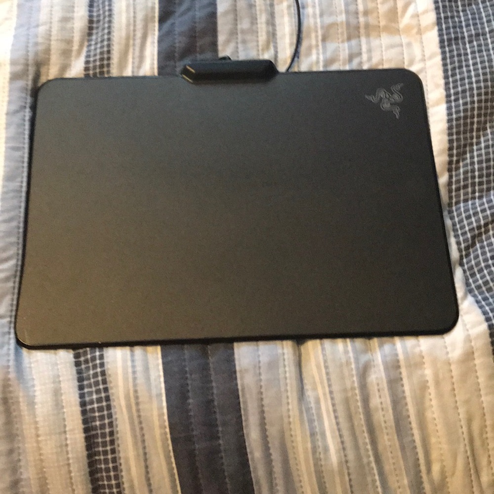 Razer Firefly Chroma Hard: Micro-Textured Finish